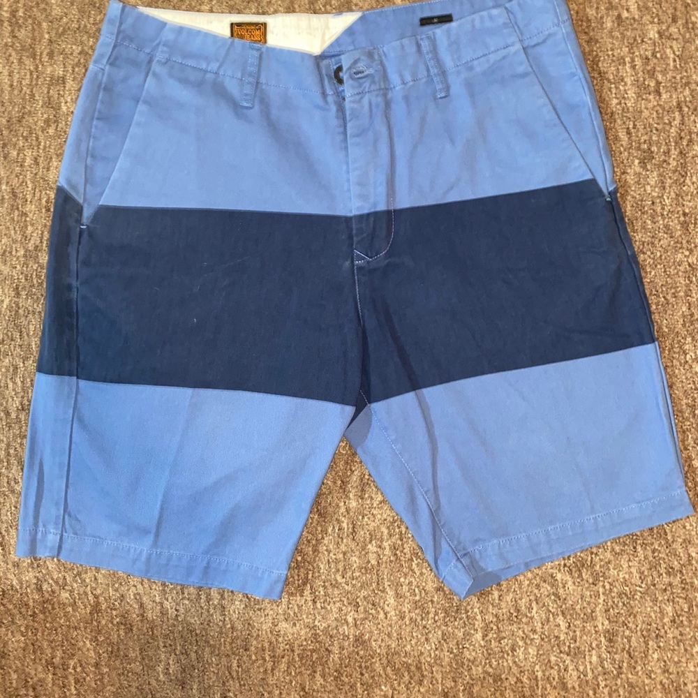 Volcom shorts - Picture 2 of 4